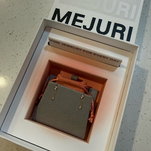 Mejuri Gold Chain Earrings with Sparkling Accents - Picture 3 of 4